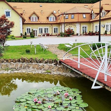 Hotel Magnat Ostrowiec Świętokrzyski Esterno foto