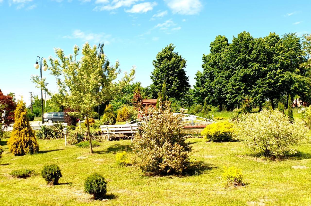 Hotel Magnat Ostrowiec Świętokrzyski Esterno foto