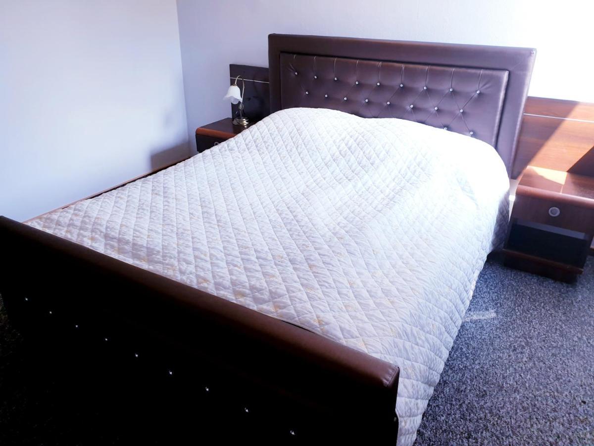 Hotel Magnat Ostrowiec Świętokrzyski Esterno foto