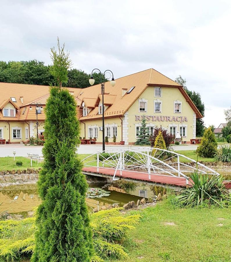 Hotel Magnat Ostrowiec Świętokrzyski Esterno foto