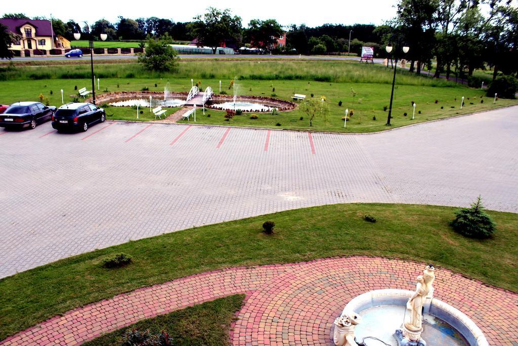 Hotel Magnat Ostrowiec Świętokrzyski Esterno foto