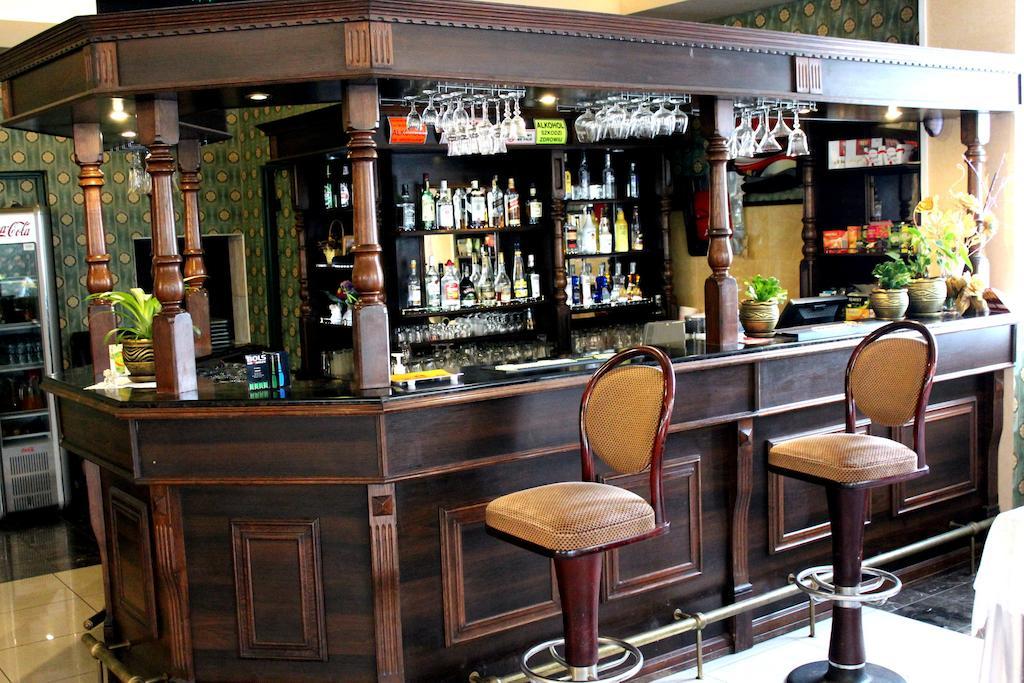 Hotel Magnat Ostrowiec Świętokrzyski Esterno foto
