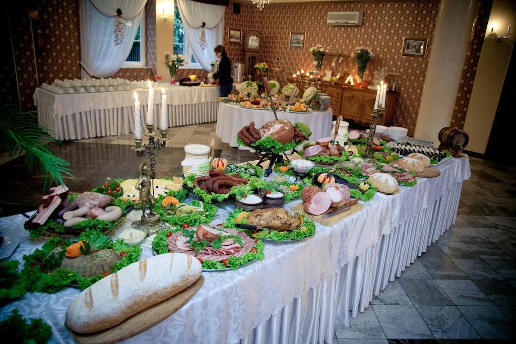Hotel Magnat Ostrowiec Świętokrzyski Esterno foto